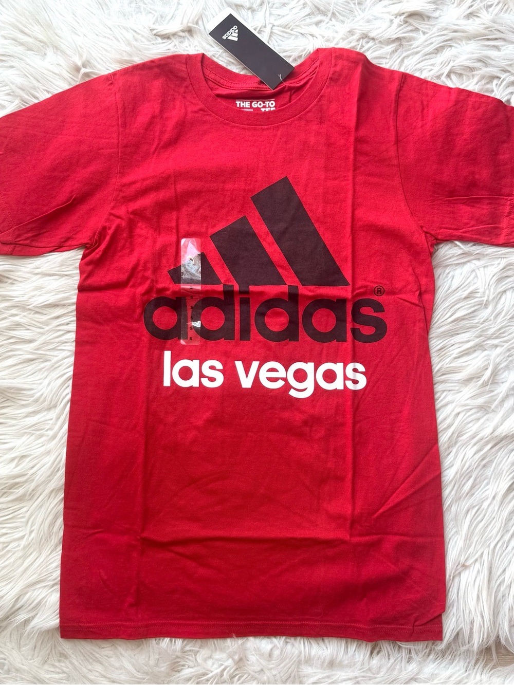 Adidas Las Vegas The Go-To Tee Men’s Small Slim Fit Red Logo Shirt NWT - flaw